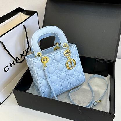 Elegant Quilted Women's Handbag – Versatile Shoulder & Crossbody Bag with Gold Hardware and Removable Strap