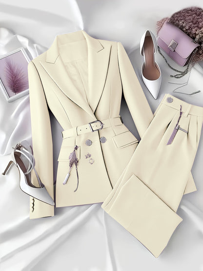 بدلة أنيقة بلون واحد من البليزر مع حزام وبنطال طويل - ملابس مكتب أنيقة لربيع/صيف للنساء مع جيوب