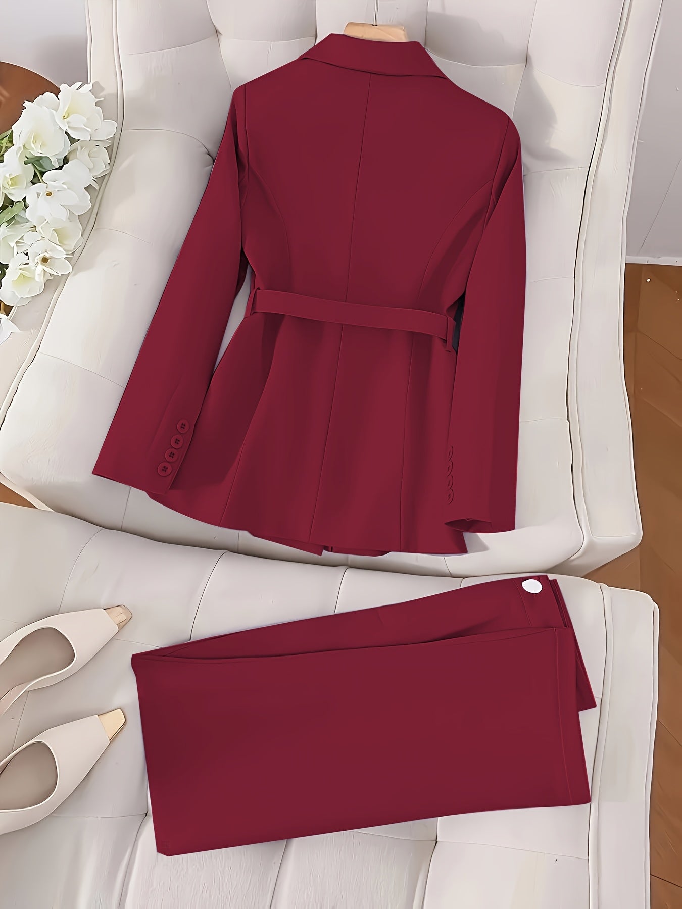 بدلة أنيقة بلون واحد من البليزر مع حزام وبنطال طويل - ملابس مكتب أنيقة لربيع/صيف للنساء مع جيوب