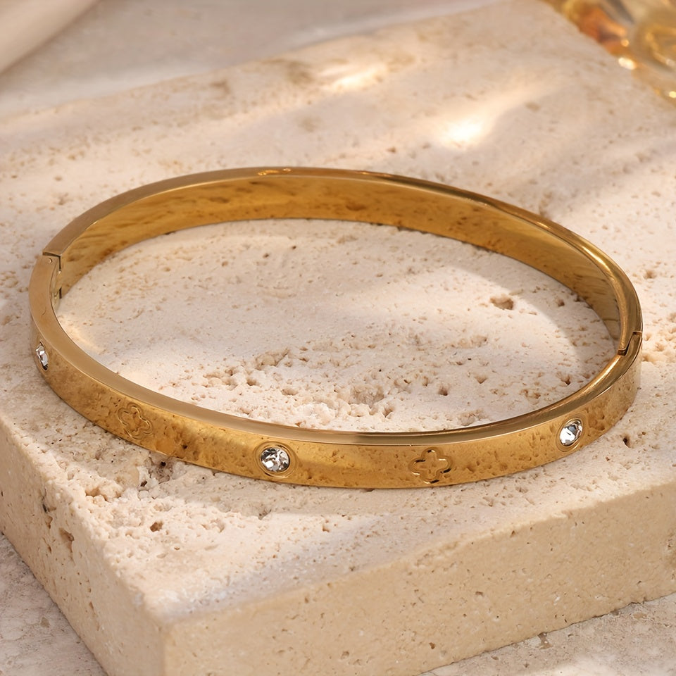 طقم مجوهرات نسائي مكون من 3 قطع على شكل زهرة بأربع أوراق - أساور عصرية من الفولاذ المقاوم للصدأ على الطراز الأوروبي والأمريكي مع تطعيمات من الزركونيا اللامعة، مثالية للارتداء اليومي والحفلات