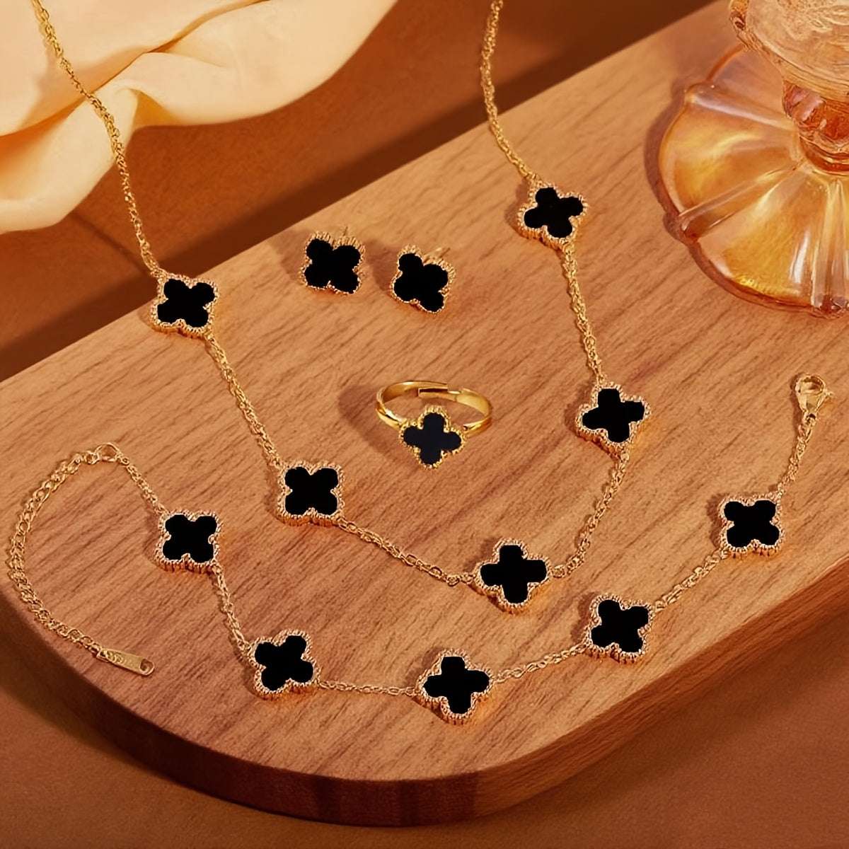 Women’s 5-Piece Stainless Steel Jewelry Set – Minimalist Four-Leaf Clover Necklace, Bracelet, Earrings & Ring, Elegant Daily & Party Gift Set (No Plating)