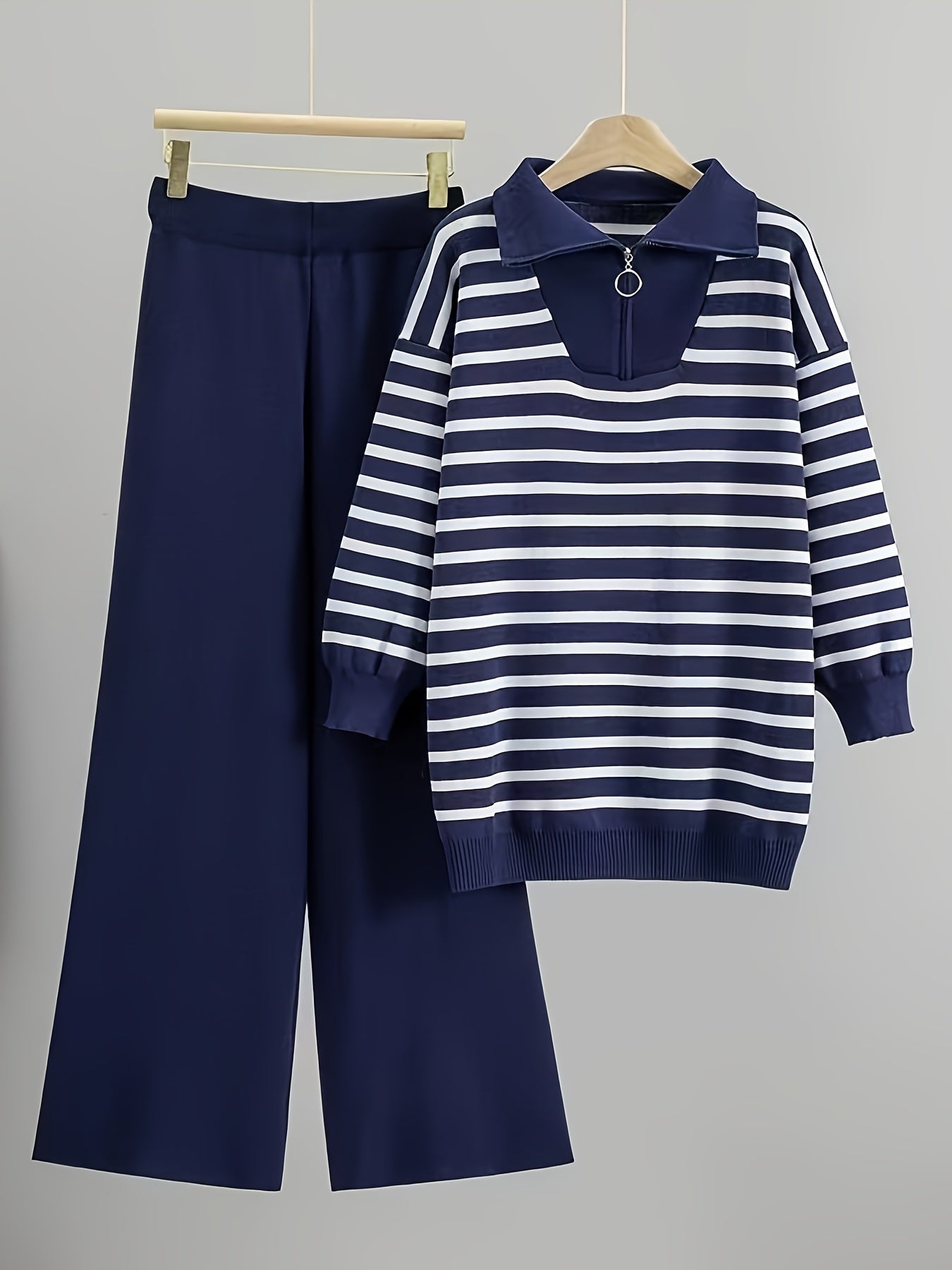 طقم هودي وبنطال مخطط عتيق للنساء - طقم بني مريح من قطعتين لفصل الخريف/الشتاء مع ياقة واقفة وأكمام طويلة وقصة فضفاضة غير رسمية