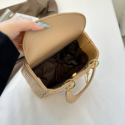 Elegant Quilted Women's Handbag – Versatile Shoulder & Crossbody Bag with Gold Hardware and Removable Strap