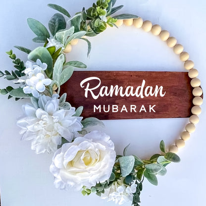 إكليل رمضان مصنوع يدويًا مع لوحة خشبية | زينة زهرية بلاستيكية لعيد الفطر، بنمط بوهيمي، يُعلق على الباب