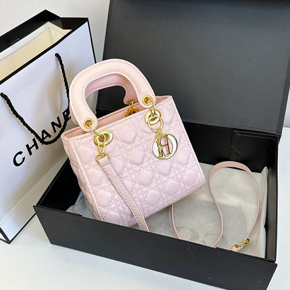 Elegant Quilted Women's Handbag – Versatile Shoulder & Crossbody Bag with Gold Hardware and Removable Strap