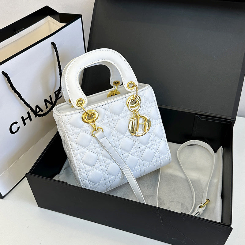 Elegant Quilted Women's Handbag – Versatile Shoulder & Crossbody Bag with Gold Hardware and Removable Strap