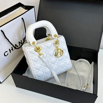 Elegant Quilted Women's Handbag – Versatile Shoulder & Crossbody Bag with Gold Hardware and Removable Strap