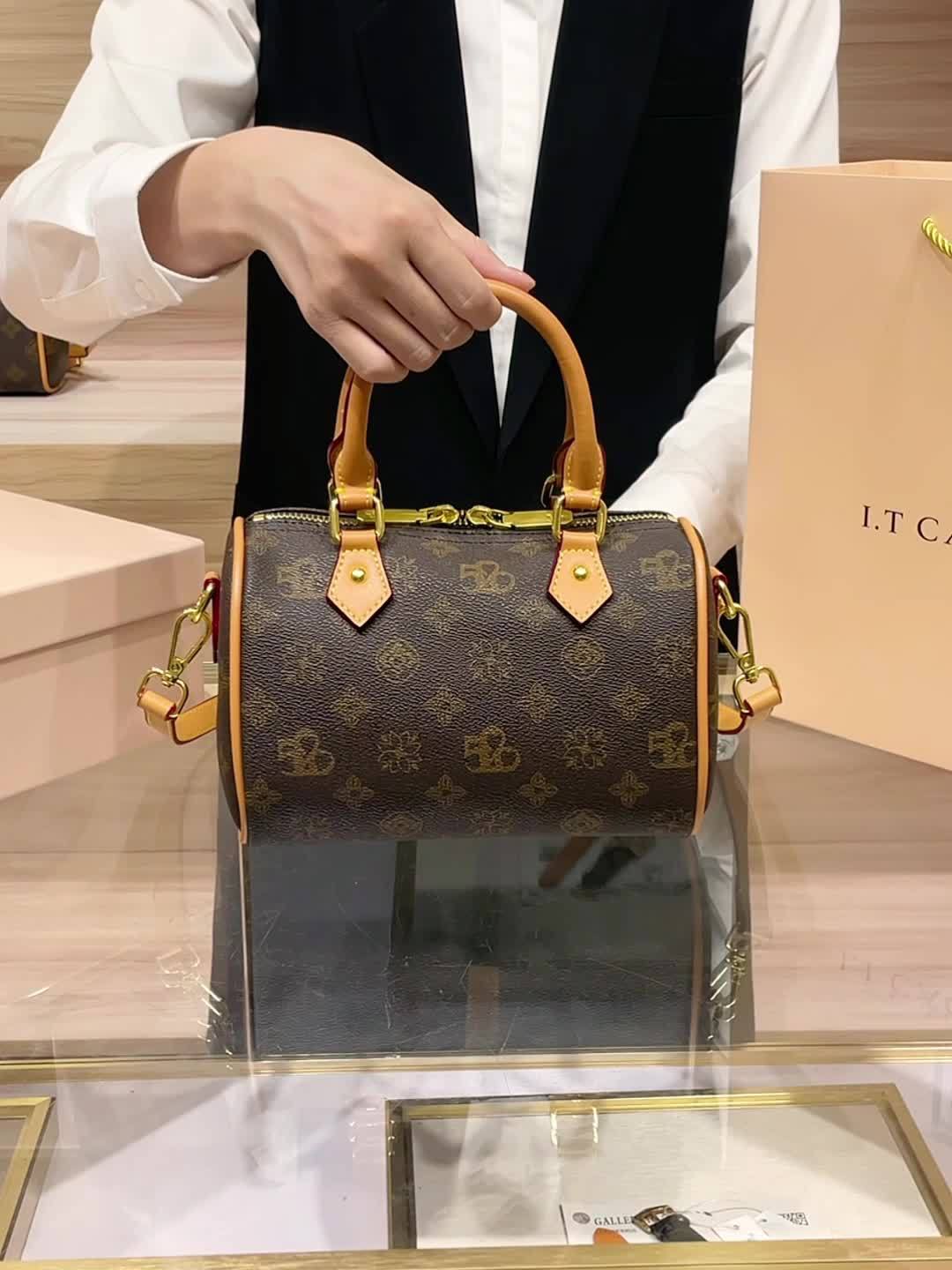 2026 Women’s Retro Mini Crossbody Bag – Coffee Brown Purse with Detachable Strap, Golden-Tone Hardware & String Pattern, Zipper Closure