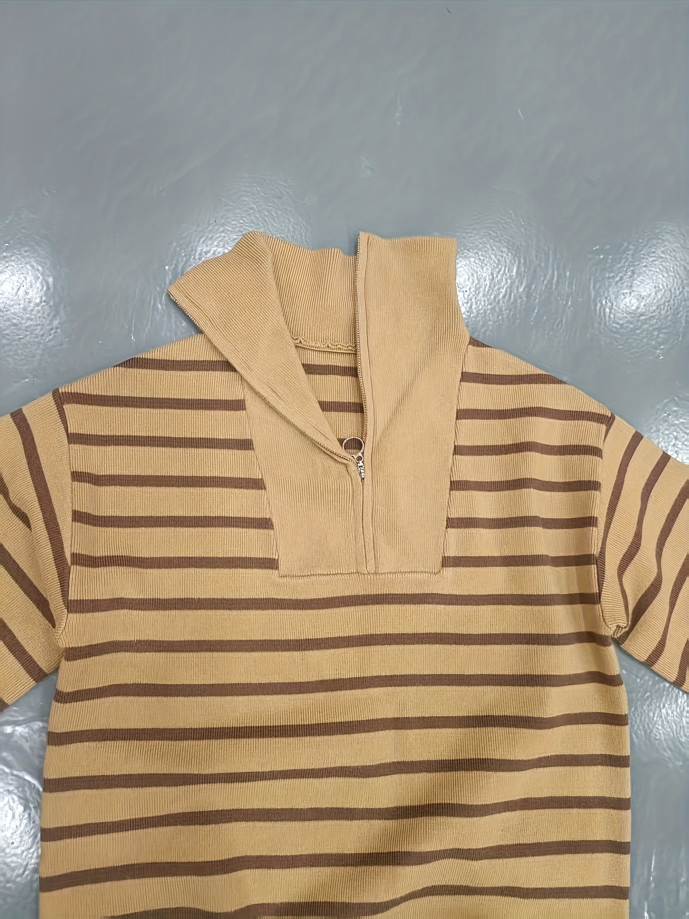 طقم هودي وبنطال مخطط عتيق للنساء - طقم بني مريح من قطعتين لفصل الخريف/الشتاء مع ياقة واقفة وأكمام طويلة وقصة فضفاضة غير رسمية