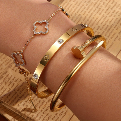 طقم مجوهرات نسائي مكون من 3 قطع على شكل زهرة بأربع أوراق - أساور عصرية من الفولاذ المقاوم للصدأ على الطراز الأوروبي والأمريكي مع تطعيمات من الزركونيا اللامعة، مثالية للارتداء اليومي والحفلات