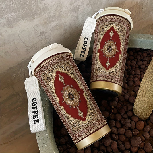 كوب معزول حراريًا بسعة 530 مل، بتصميم فني أنيق، مناسب للمشروبات الباردة والساخنة، مزود بحبل لسهولة الحمل، مصنوع من الفولاذ المقاوم للصدأ، مثالي لشهر رمضان.