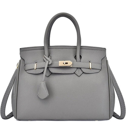 حقيبة يد نسائية كبيرة السعة - حقيبة كتف مصممة بأجزاء معدنية ذهبية اللون، وحزام قابل للتعديل، وتصميم متعدد الجيوب، وحقيبة سفر أنيقة باللون الرمادي/الذهبي