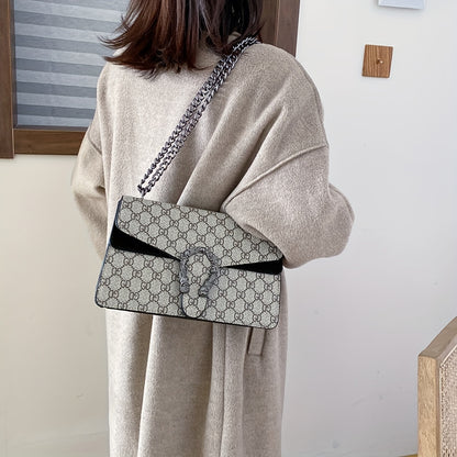 Women’s Designer-Inspired Messenger Bag – Solid Color Shoulder Handbag with Chain Strap, Buckle Closure & Edge-Paint Detailing