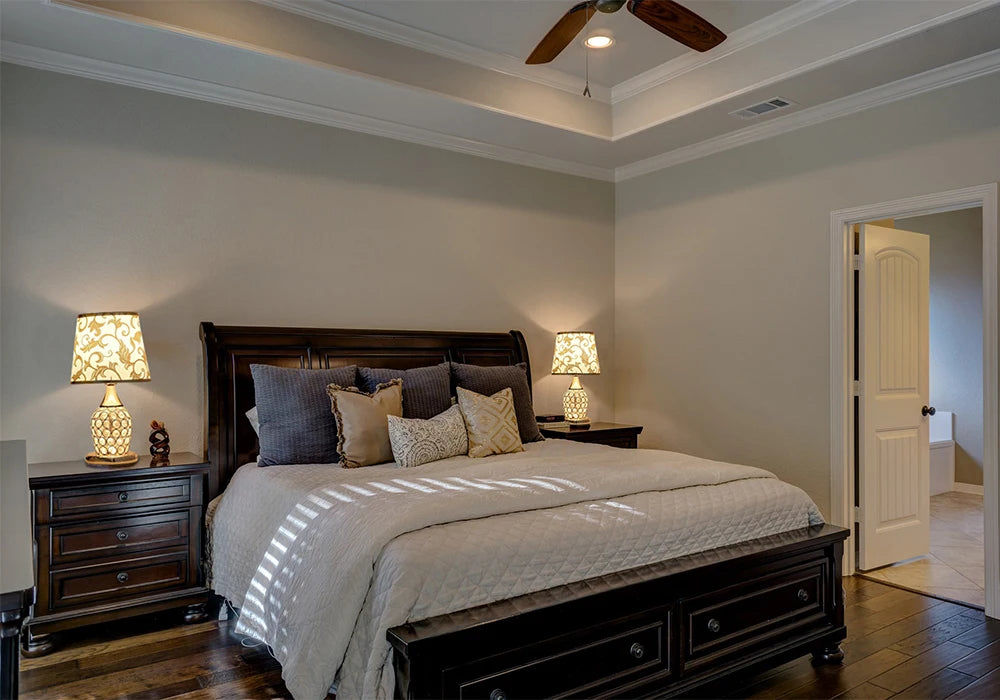 European Crystal Table Lamp – Modern Romantic Bedside Light with Warm Glow & Elegant Decorative Design