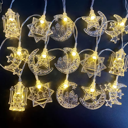 سلسلة إضاءة LED على شكل قلعة ونجمة وقلعة رمضانية، طولها 59 بوصة/10 مصابيح LED، تُستخدم كثريات جدارية داخلية في المنازل، في فصلي الربيع والصيف، وفي المهرجانات والمناسبات؛ مثالية لتزيين الأجواء الإسلامية.