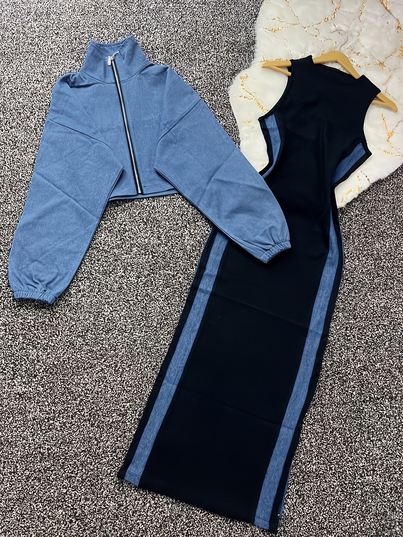 طقم بليزر وفستان نسائي من مجموعة Y2K بألوان متعددة - جاكيت أزرق بأكمام طويلة وسحاب مع فستان بيج بدون أكمام بقصة ضيقة، مناسب للمكتب والشارع في الربيع/الخريف