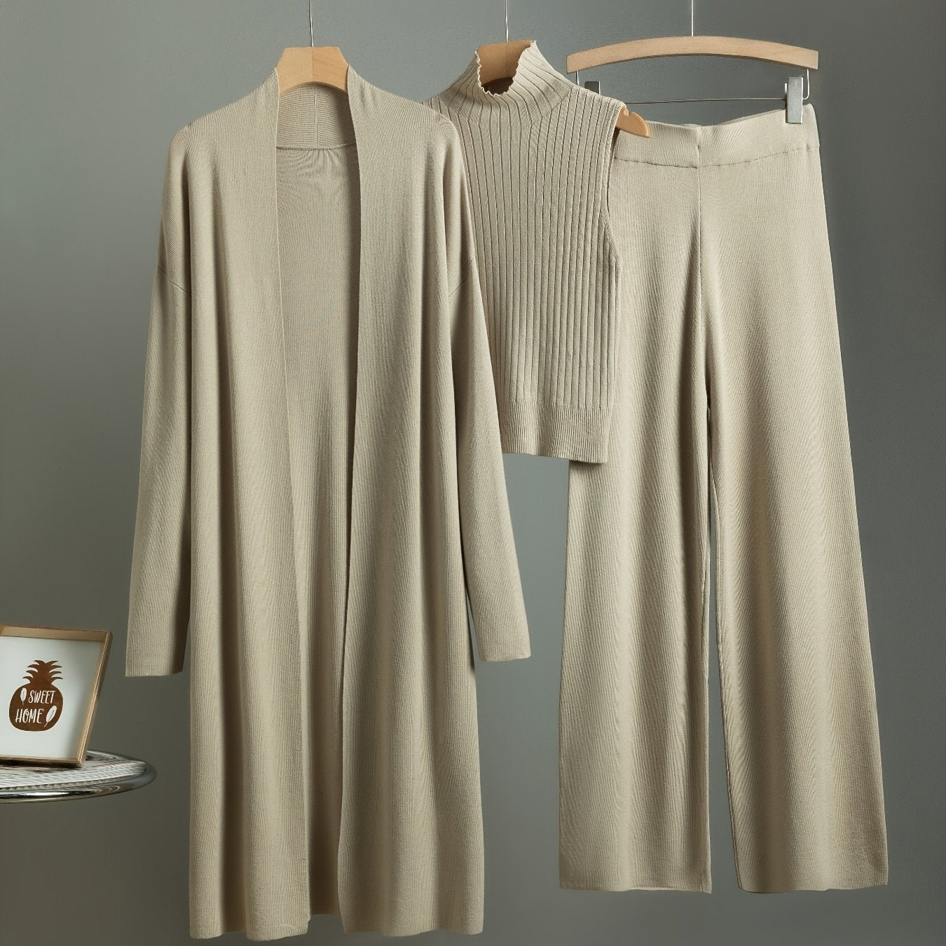 طقم بدلة شتوية منسقة للنساء من ثلاث قطع - كارديجان طويل كبير الحجم، سترة بياقة عالية وبنطلون واسع الساق، لون بيج مع حواف بيضاء، طقم مطاطي ومتعدد الاستخدامات للعمل أو الحفلات، قابل للغسل اليدوي
