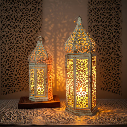 قطعتان من الشمعدانات المعدنية المغربية الكلاسيكية - حامل شموع ورف للمدفأة، مناسبان لتزيين المنزل. [الشموع غير متضمنة]