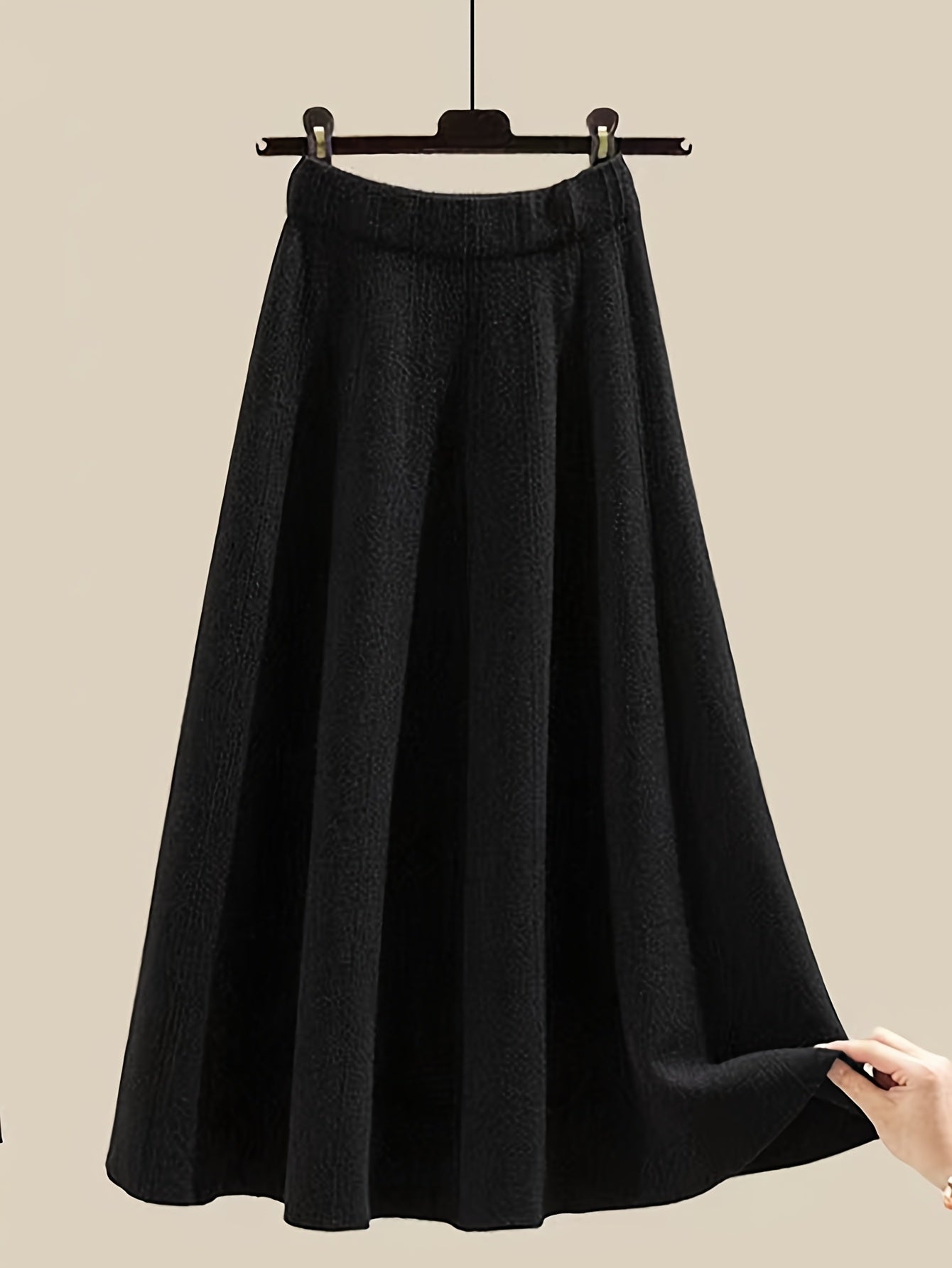 طقم نسائي من قطعتين من ملابس التريكو لفصلي الخريف والشتاء - بلوزة عصرية مع تنورة فضفاضة