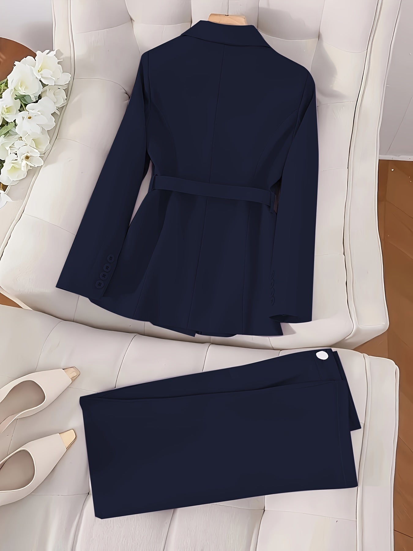 بدلة أنيقة بلون واحد من البليزر مع حزام وبنطال طويل - ملابس مكتب أنيقة لربيع/صيف للنساء مع جيوب
