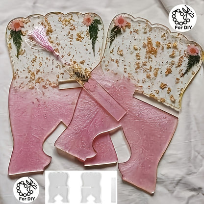 تتضمن المجموعة 3 قطع، منها رفان للقراءة وقالب سيليكون مستطيل الشكل لصنع فاصل كتب، وهي مناسبة للأعمال اليدوية باستخدام الجبس والطين وراتنج الإيبوكسي لإنشاء أعمال فنية. تتميز المجموعة بتصميم بسيط وإبداعي.