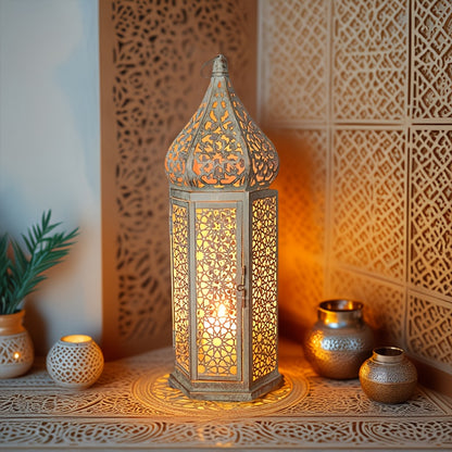 قطعتان من الشمعدانات المعدنية المغربية الكلاسيكية - حامل شموع ورف للمدفأة، مناسبان لتزيين المنزل. [الشموع غير متضمنة]