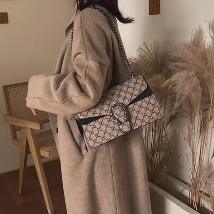 Women’s Designer-Inspired Messenger Bag – Solid Color Shoulder Handbag with Chain Strap, Buckle Closure & Edge-Paint Detailing